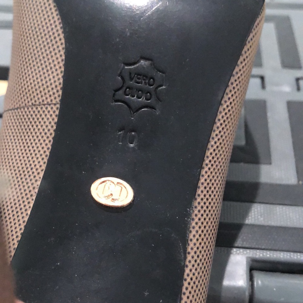 Shoes - Picture 4 of 6